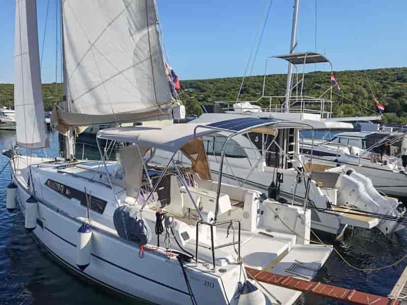 Photo of Apolonia, image 1 of 5