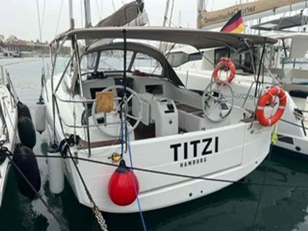 Photo 3 of Titzi